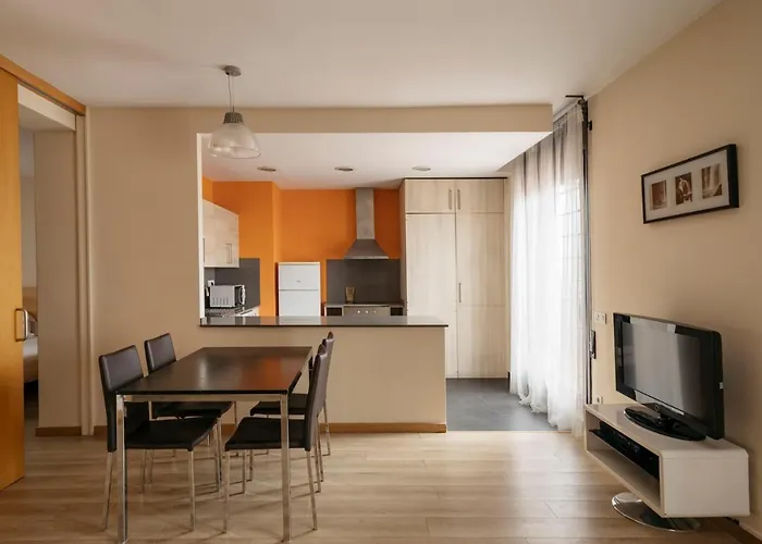 Hotel near College: Barcelona Apartment Villarroel