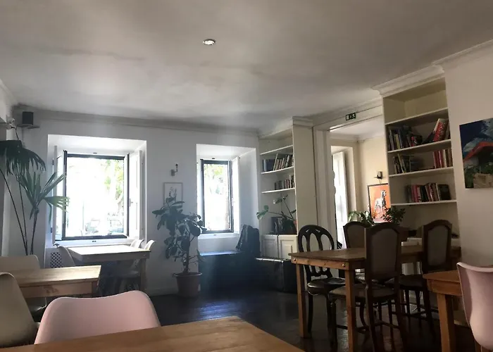Hotel nahe College: Oasis Backpackers' Hostel Lisbon Cowork & Coliving
