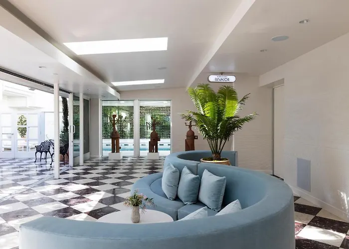 Ping Pong hotel: Short Stories Hotel Near The Grove