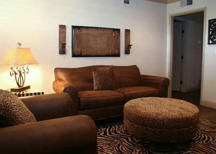 Motel: San Joaquin Hotel