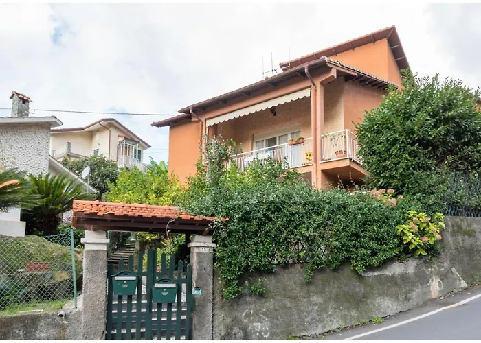 Villa Silvia, Indipendente Con Giardino Privato E Garage