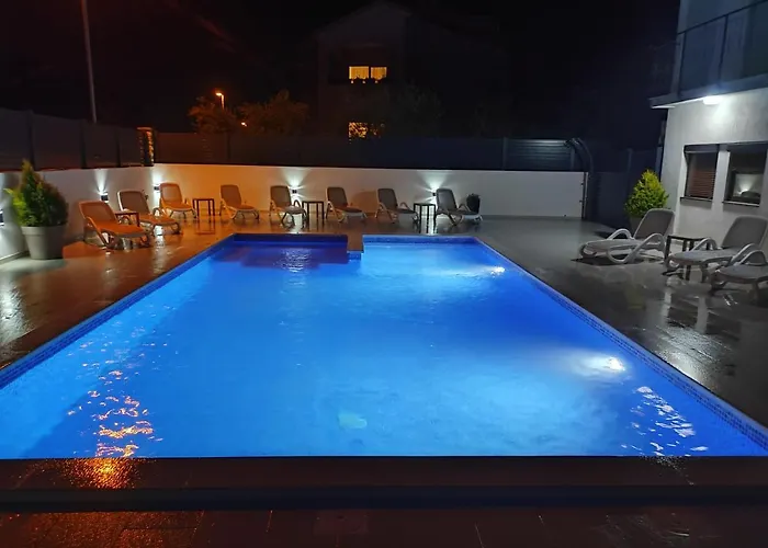 Hotel 3 stelle: Viktor Rooms And Apartments