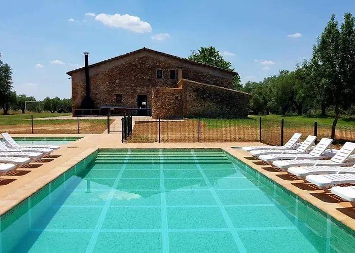 Hotel que admite mascotas: Masía para grupos con piscina privada-28 pax