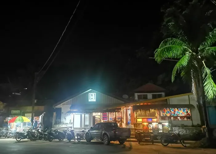 The Hostels One - El Nido