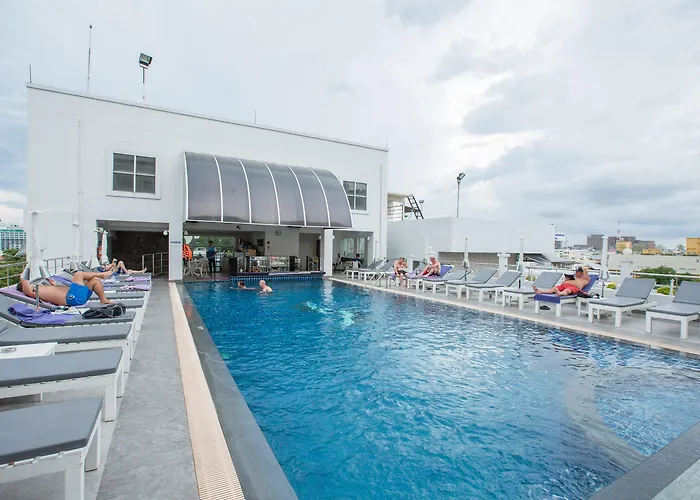 Beach hotel: Flipper House Hotel - Sha Extra Plus