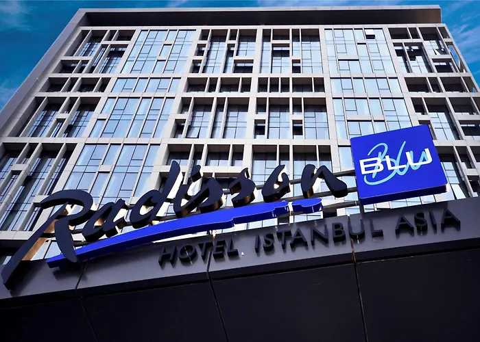 Hotel with pool: Radisson Blu Hotel Istanbul Asia