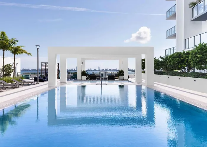 Hotel near College: Nomada Destination Residences - Quadro