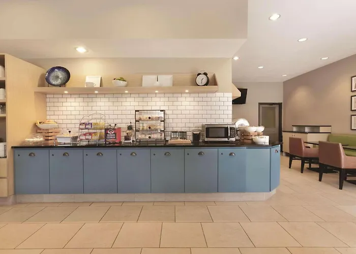 Hotels Close to Airport Country Inn & Suites By Radisson, Indianapolis Airport South, In