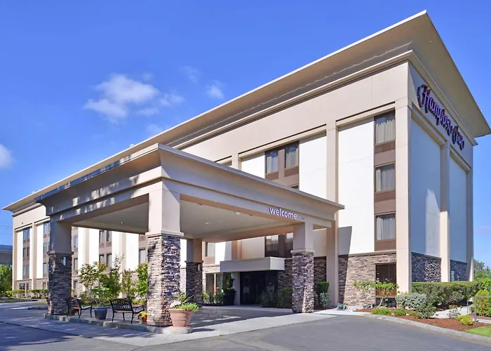 Hotel with Tennis: Hampton Inn Seattle Airport