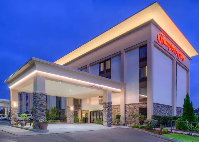 Hotel with Tennis: Hampton Inn Seattle Airport
