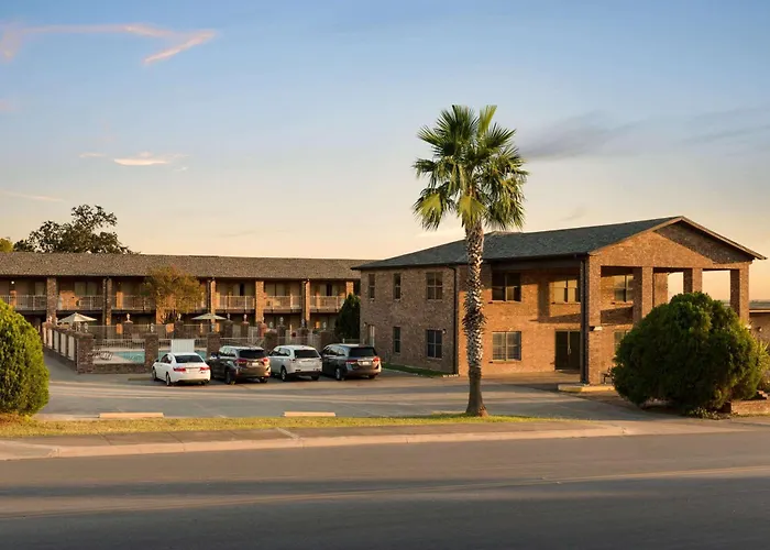 Super 8 By Wyndham Universal City
