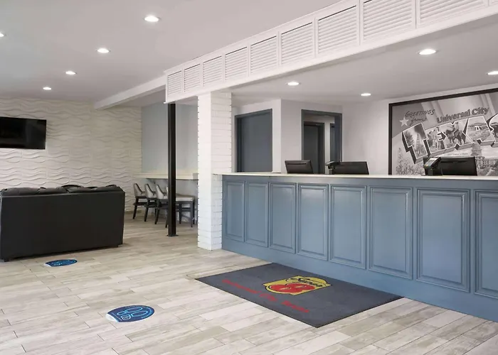Super 8 By Wyndham Universal City