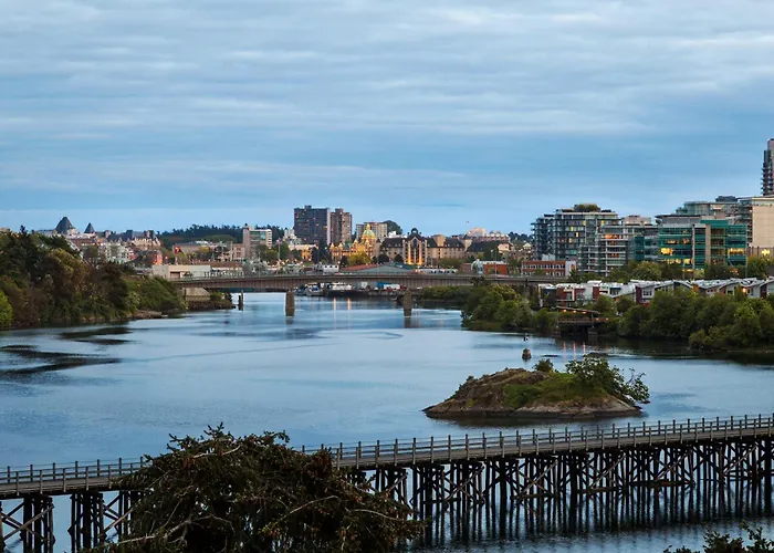 Cheap hotel: Days Inn By Wyndham Victoria Uptown