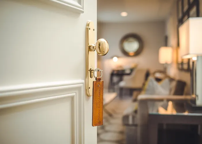 Luxury hotel only: Grand Palace Hotel - Small Luxury Hotels Of The World