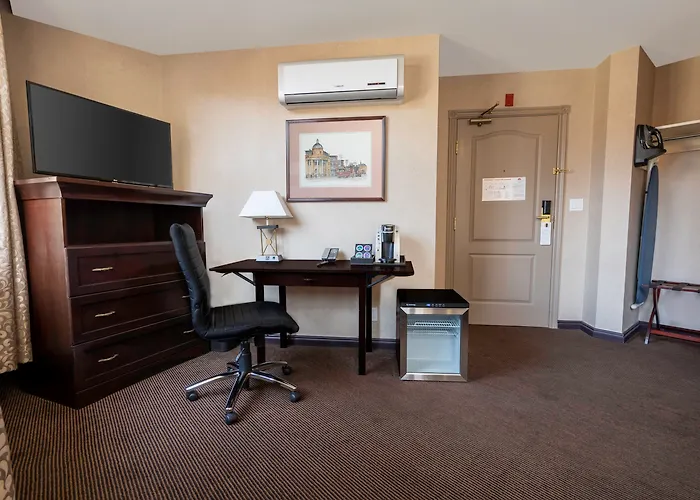 Cheap hotel: Ramada Limited Downtown Vancouver