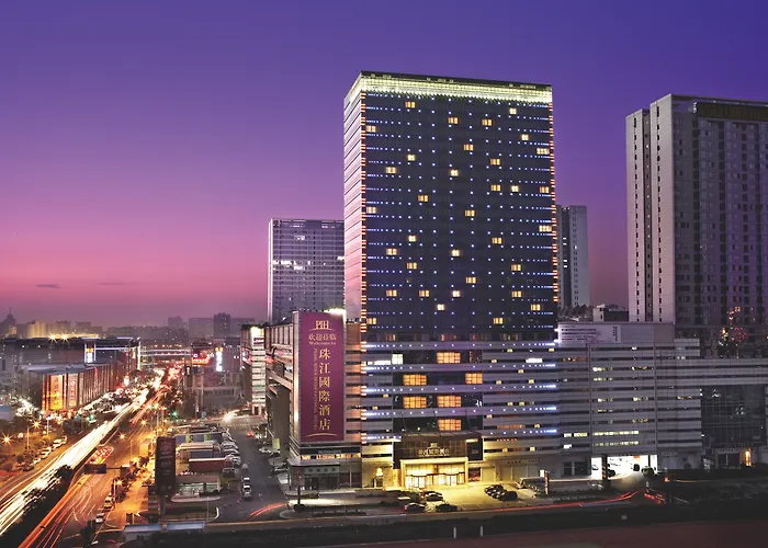 Hotel with view: Pearl River International Hotel - Canmetro Line 11 Yijing Lu Station