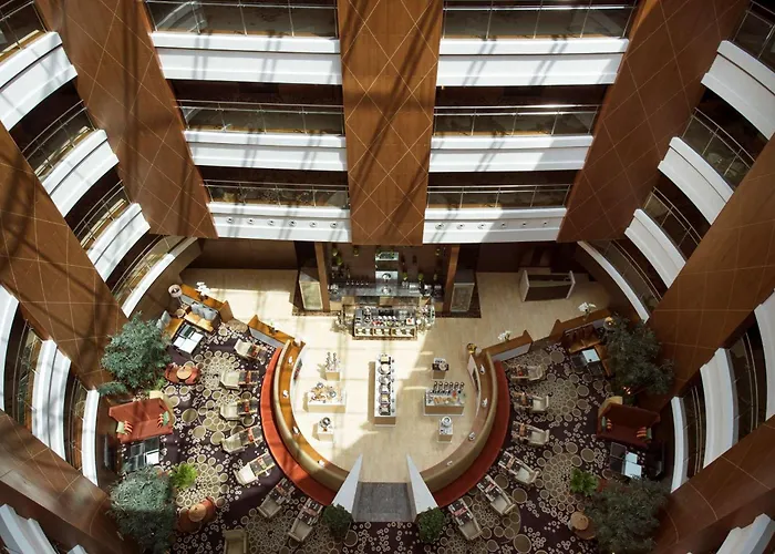 Hotel with pool: Hilton Beijing