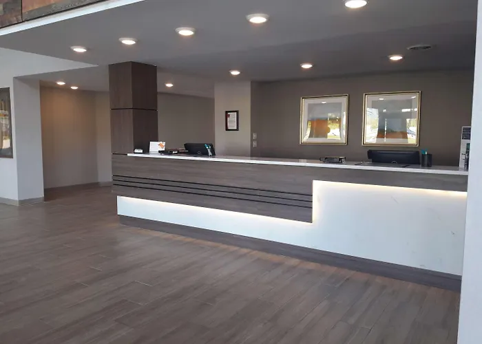 Hotel: Clarion Pointe University/Expo