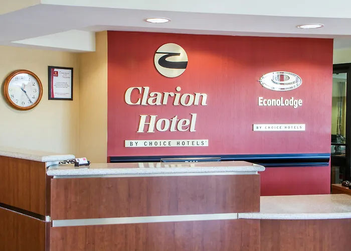 Pet Friendly hotel: Econo Lodge Broken Arrow-Tulsa