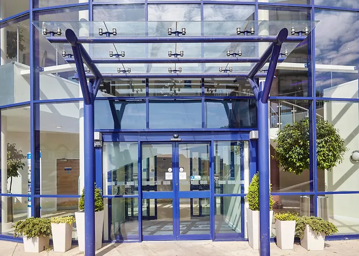 Holiday Inn Express London - Newbury Park, An Ihg