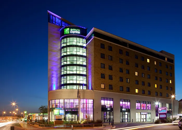 Holiday Inn Express London - Newbury Park, An Ihg