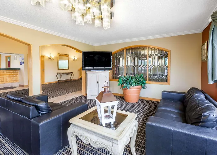 Days Inn & Suites By Wyndham