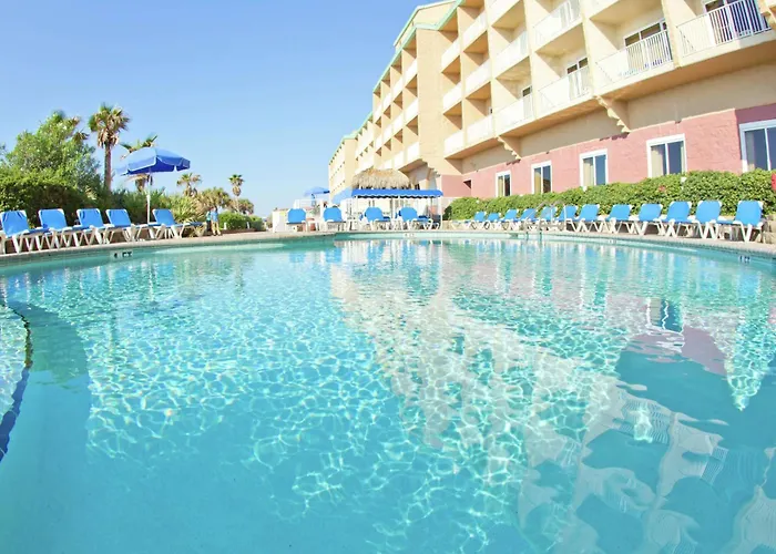Cheap hotel: Hampton Inn Pensacola Beach