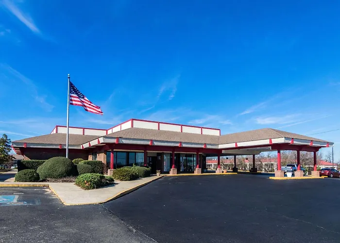 Econo Lodge Inn & Suites Conference Center Dublin