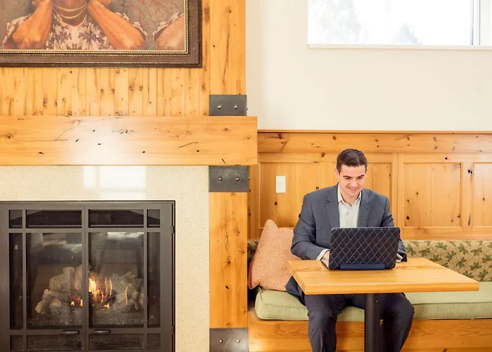 Airport Hotel: Hotel Skyler Syracuse, Tapestry Collection By Hilton