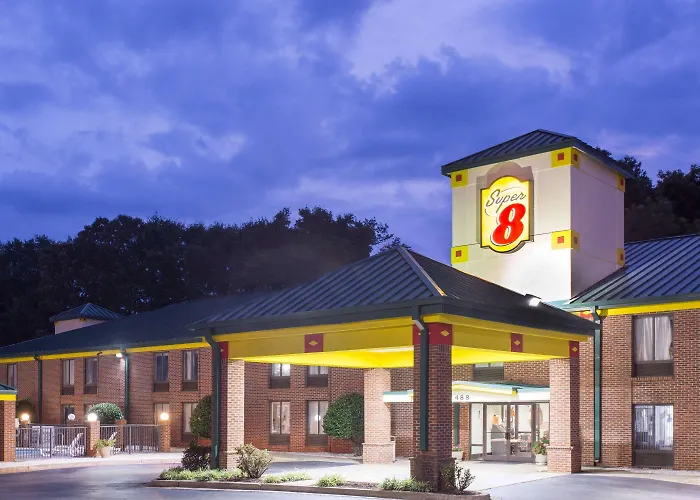 Pet Friendly hotel: Super 8 By Wyndham Spartanburg/I-26 Exit 22