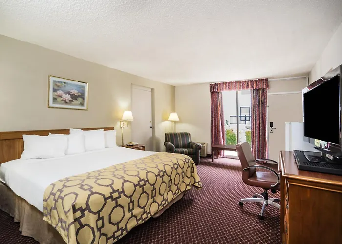 Pet Friendly hotel: Baymont By Wyndham Johnson City