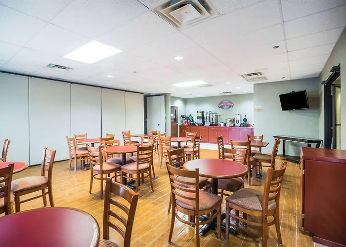 Pet Friendly hotel: Baymont By Wyndham Johnson City