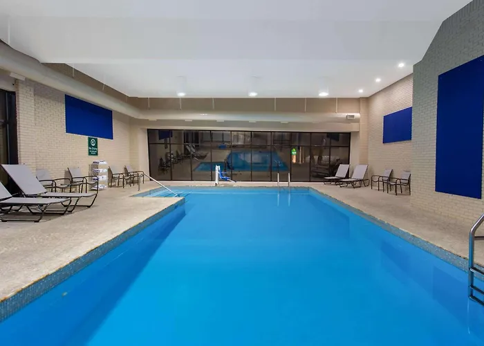 Hotels with pool La Quinta By Wyndham Effingham