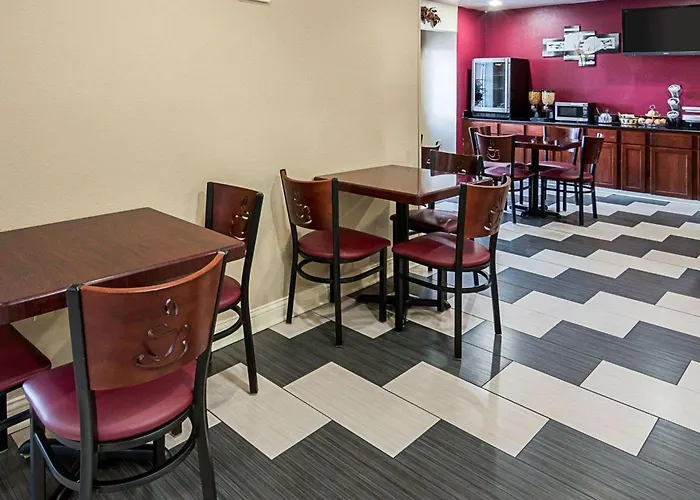 Econo Lodge Inn & Suites Natchitoches