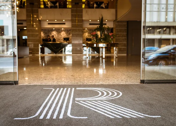 Hotels with pool Grand Mercure Curitiba Rayon