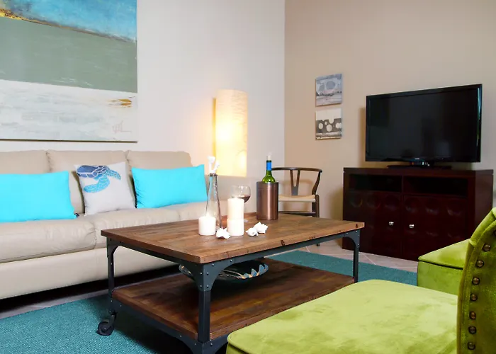 Hotel with Tennis: Naples Bay Resort & Marina