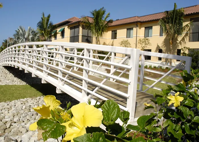 Hotel with Tennis: Naples Bay Resort & Marina