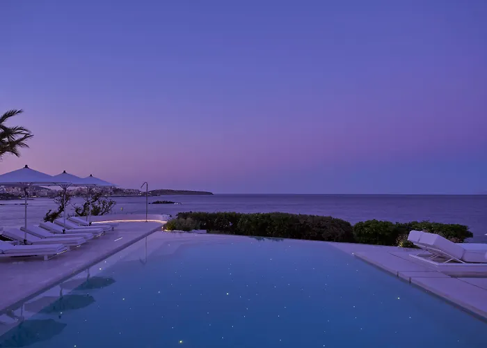 Island Concept Luxury Boutique Heated Pool