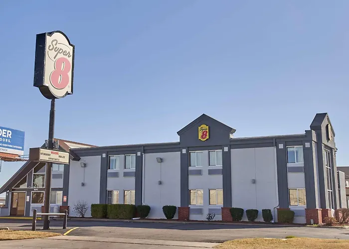 Motels Super 8 By Wyndham Wichita Airport West Kellogg