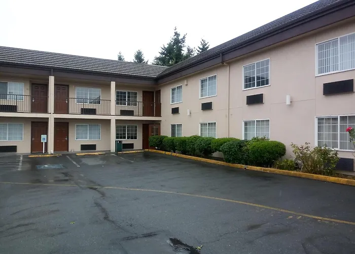 Super 8 By Wyndham Lynnwood