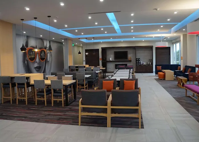 La Quinta Inn & Suites By Wyndham Lewisville