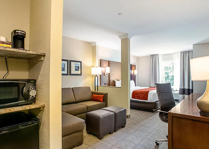Comfort Suites Fishkill Near Interstate 84