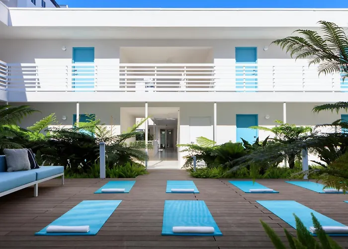 Kimpton Shorebreak Beach Resort