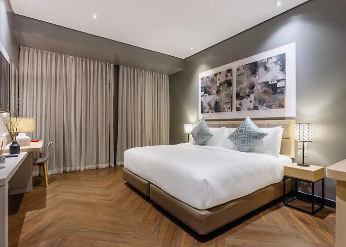 Hotel with pool: Summit Hotel Greenhills