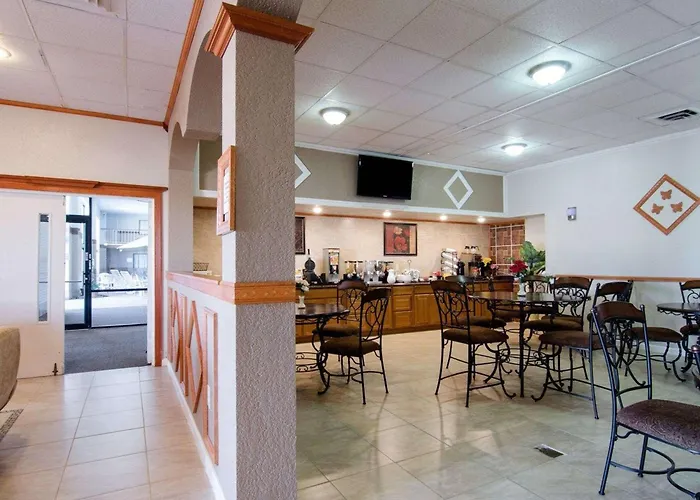 Motel: Knights Inn & Suites Emporia