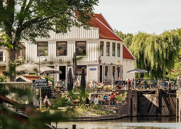 Quay Amsterdam - Free Parking