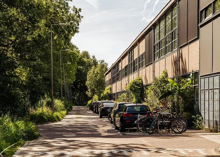 Quay Amsterdam - Free Parking