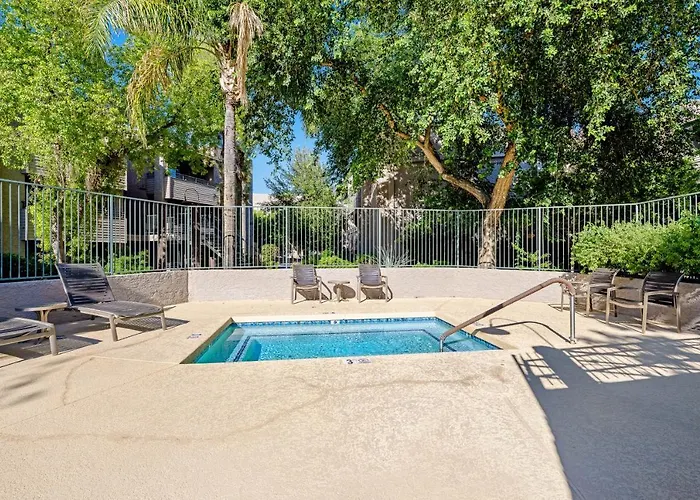 Hotel near College: Scottsdale Springs