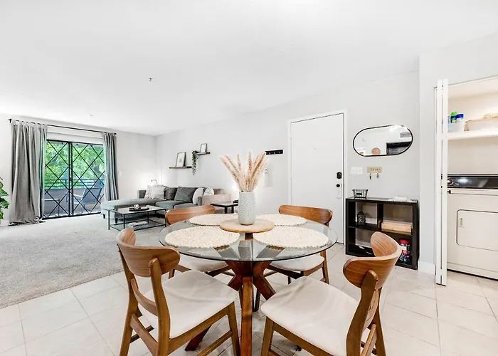 Hotel near College: Scottsdale Springs