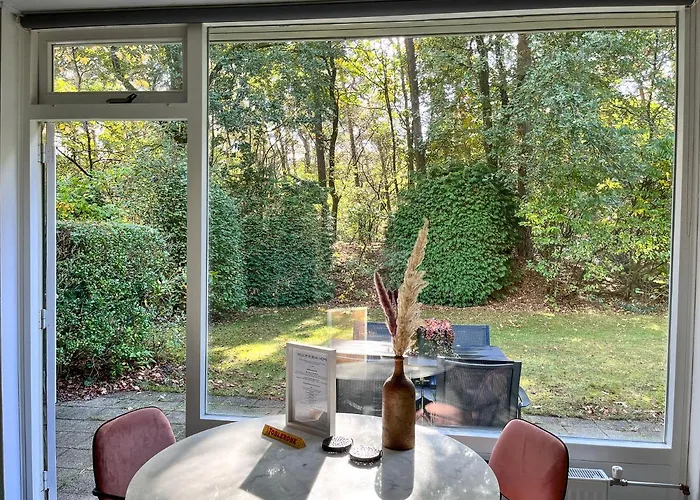 Villa: Modern natuurhuisje midden in het bos op de Veluwe - Beau Home